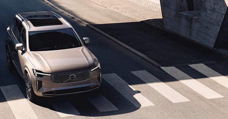 Un SUV Volvo XC90 loué chez Avis