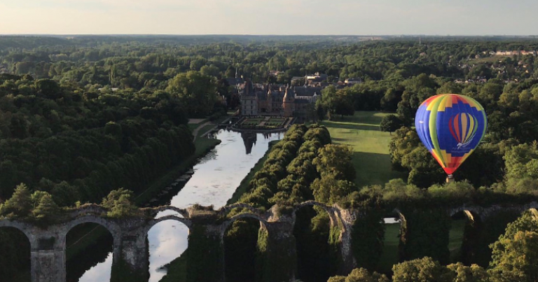 Vol en montgolfière au-dessus du parc du château de Maintenon - DR
