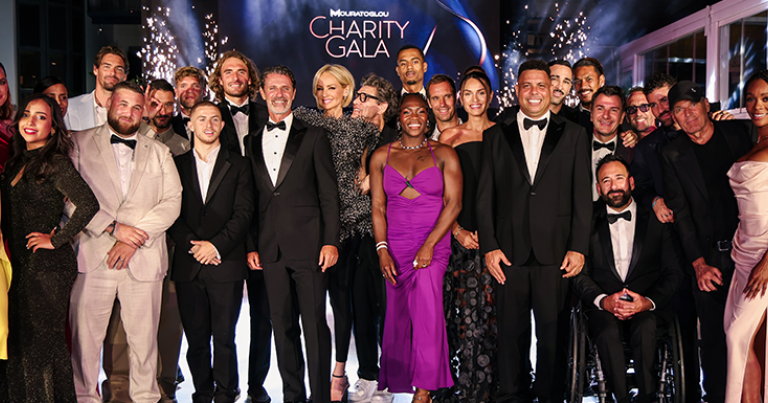 Patrick Mouratoglou est entouré des personnalités prestigieuses, présentes à l’édition 2025 du gala de charité du Mouratoglou Academy & Resort © Mouratoglou Academy